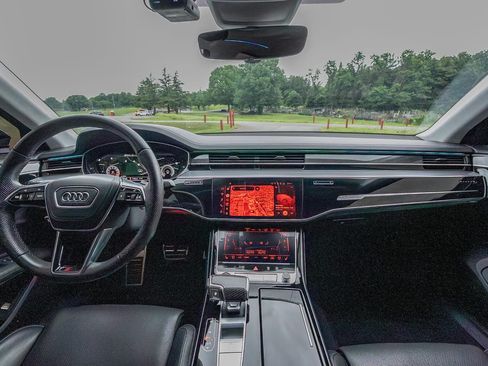 Used 2022 Audi S8 w/ S8 Comfort Plus Package AWD/4WD image 16