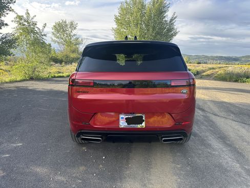 Used 2023 Land Rover Range Rover Sport SE Dynamic AWD/4WD image 4