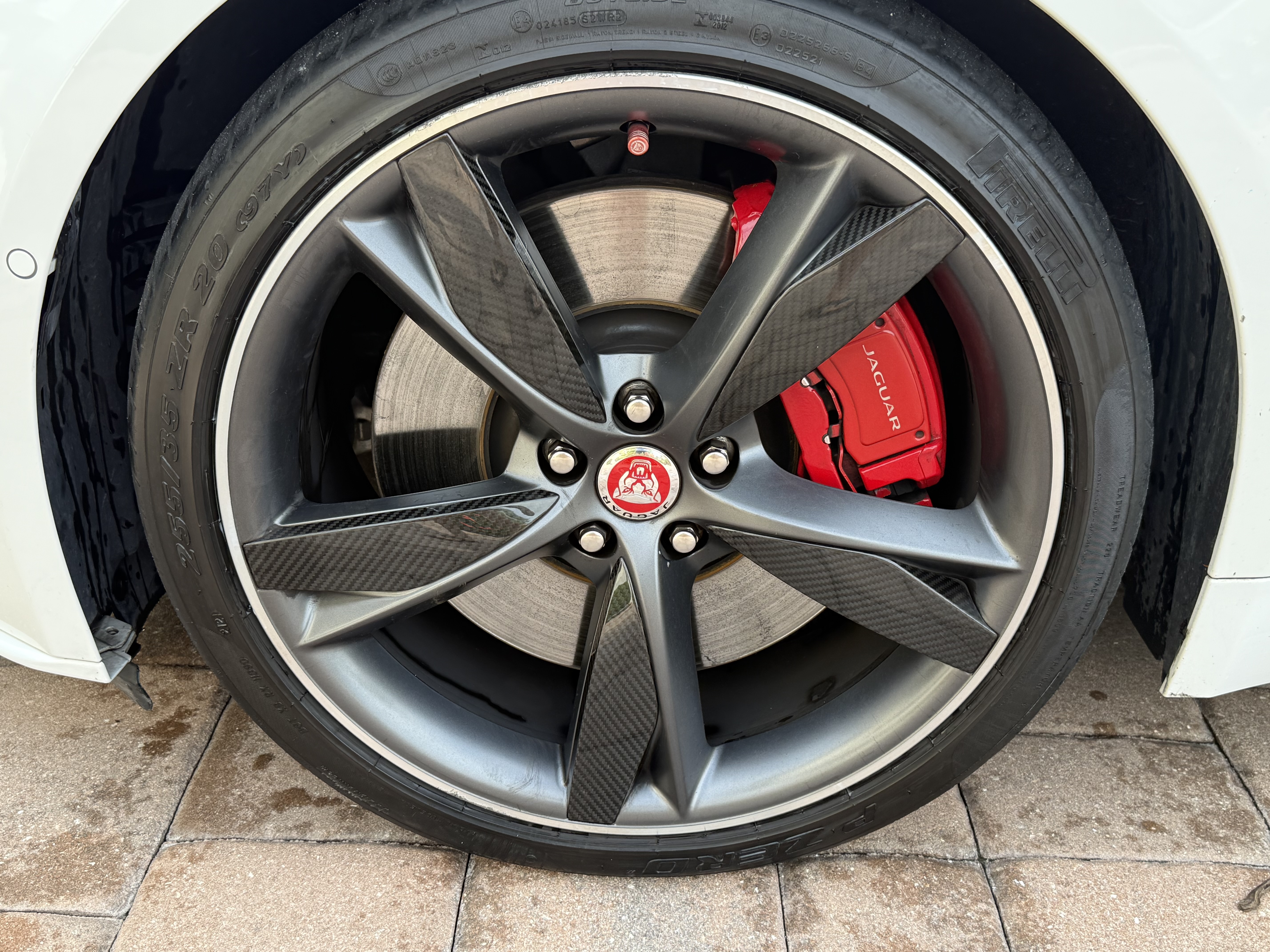 Used 2019 Jaguar F-TYPE R AWD/4WD image 12