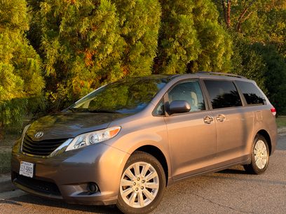 Used 2013 Toyota Sienna LE w/ Towing Pkg