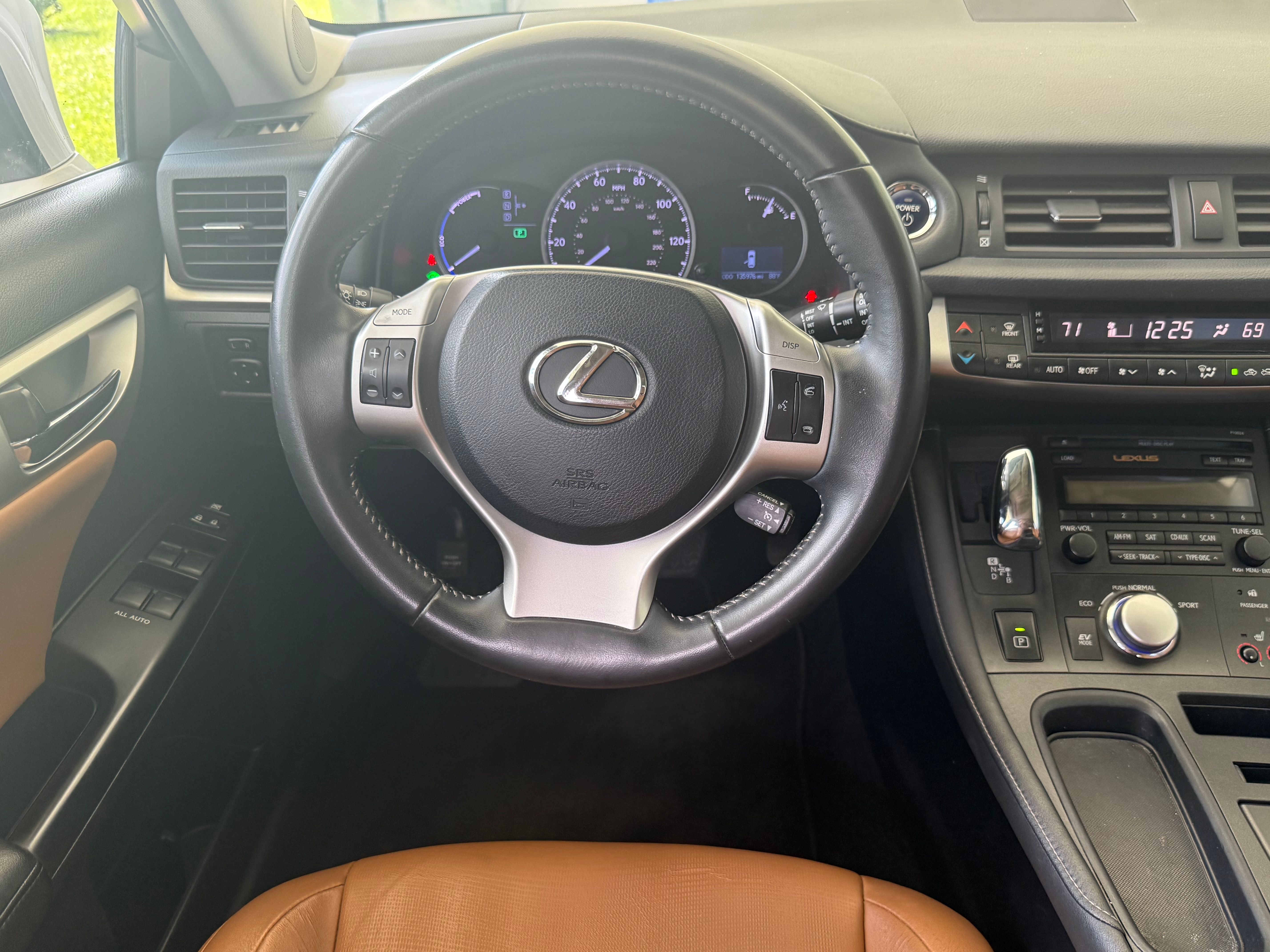 Used 2013 Lexus CT 200h w/ Premium Pkg w/Backup Camera FWD image 19