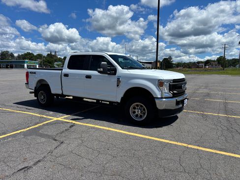 Used 2022 Ford F250 XL w/ Power Equipment Group AWD/4WD image 2