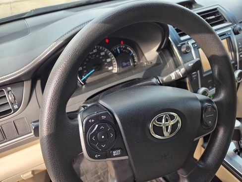 Used 2014 Toyota Camry LE image 10
