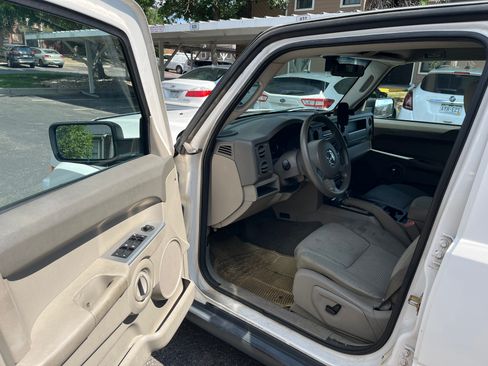 Used 2006 Jeep Commander 4WD image 9