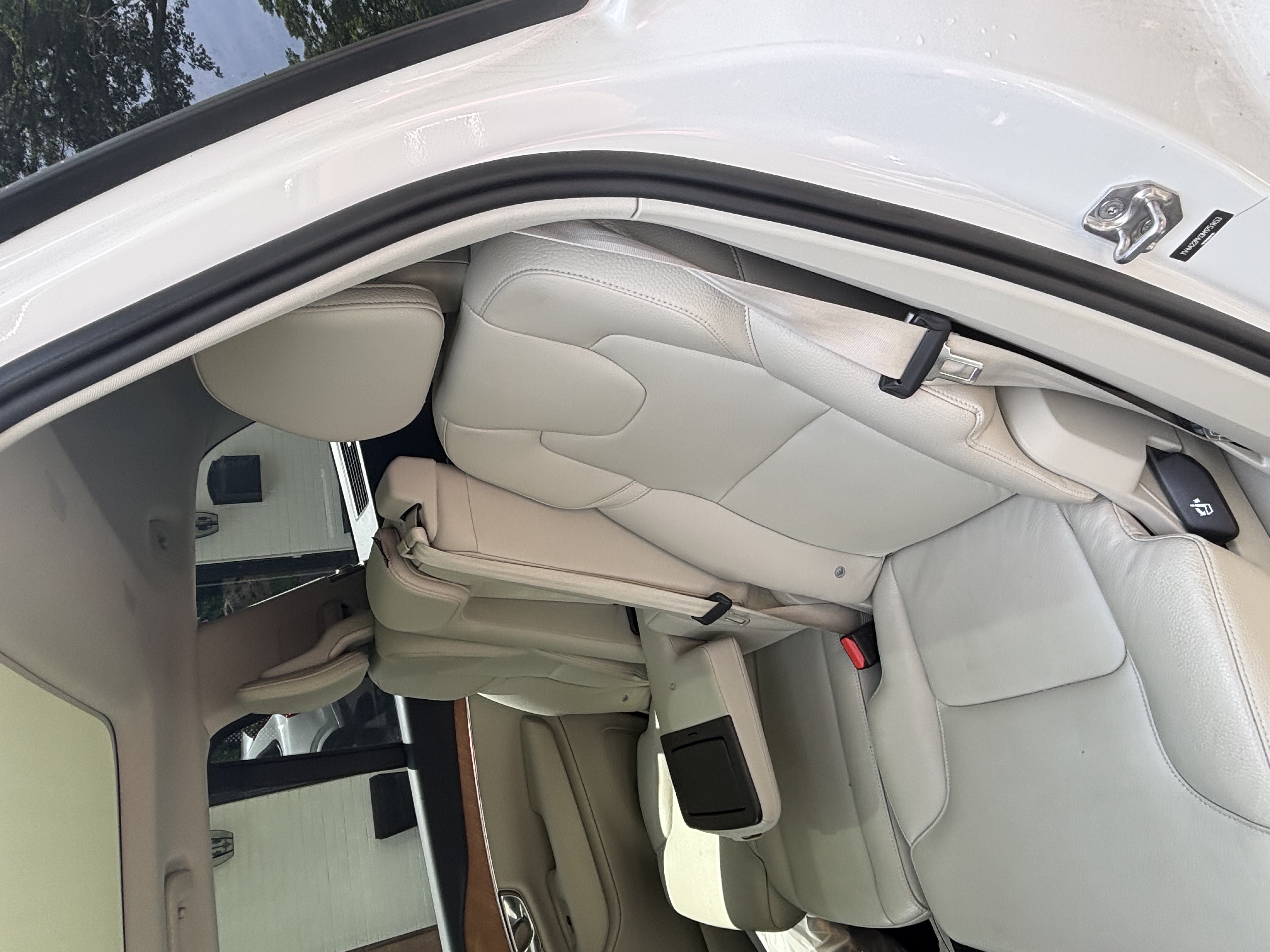 Used 2021 Volvo XC90 T6 Momentum w/ Climate Package AWD/4WD image 9