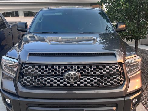 Used 2018 Toyota Tundra SR5 w/ TRD Off Road Package AWD/4WD image 5