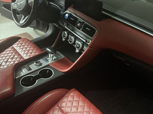 Used 2022 Genesis G70 3.3T Launch Edition image 9