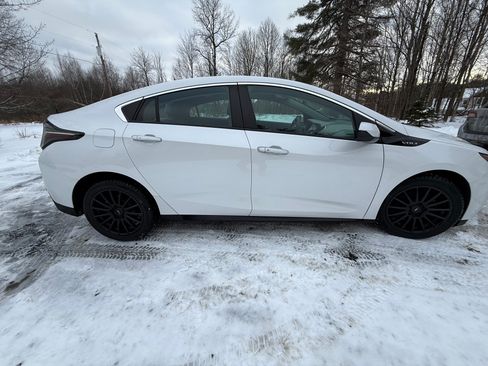 Used 2017 Chevrolet Volt LT w/ Comfort Package image 2