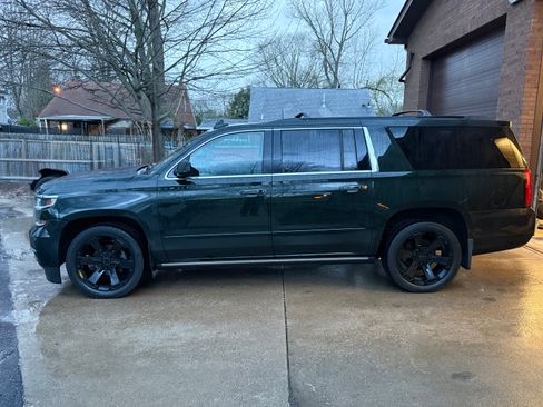 Used 2016 Chevrolet Suburban LTZ image 2