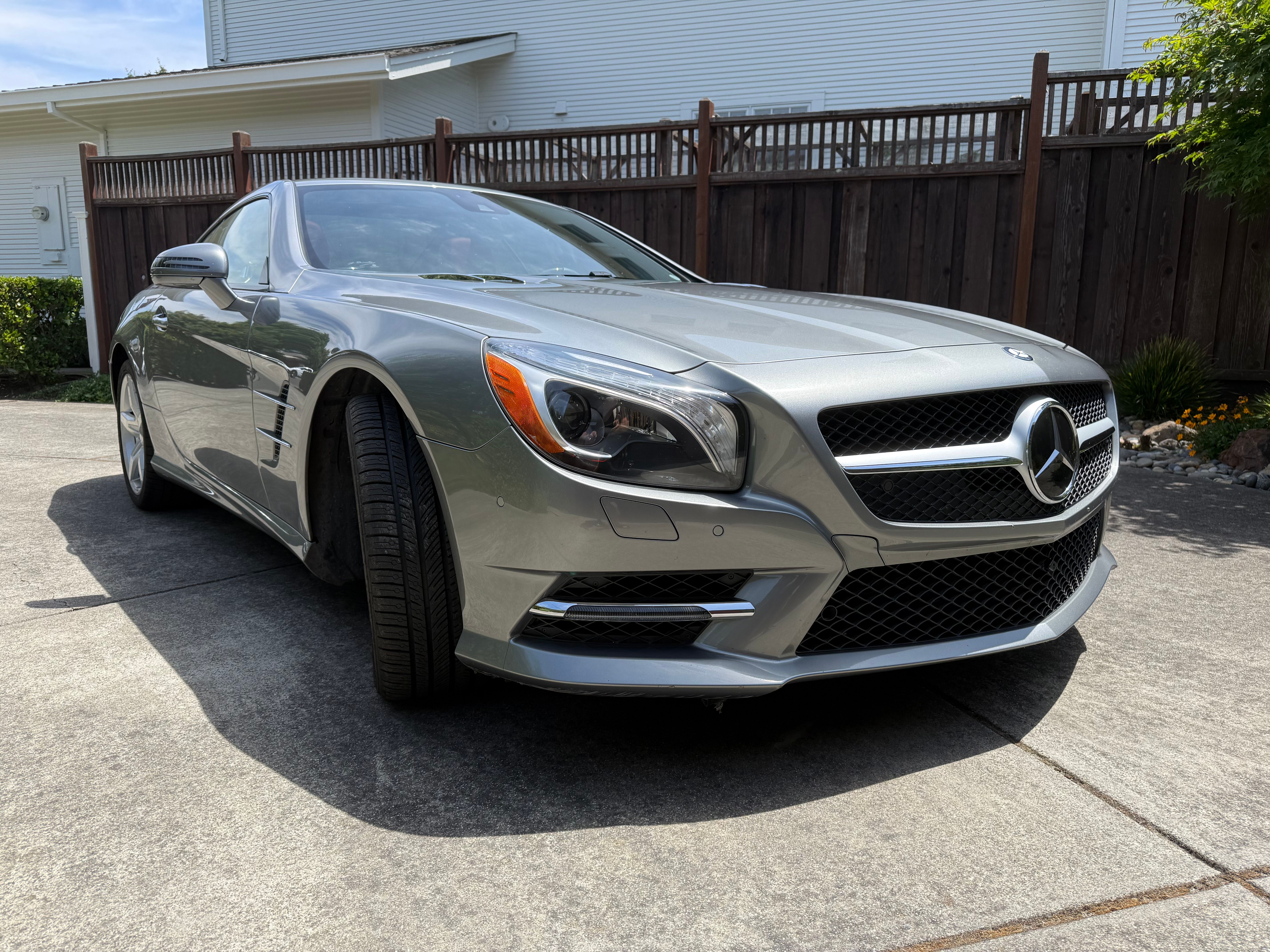 Used 2014 Mercedes-Benz SL 550 image 2