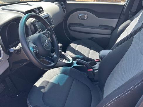 Used 2019 Kia Soul + image 9