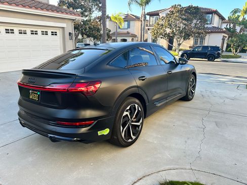 Used 2022 Audi e-tron Premium Plus w/ Premium Plus Package AWD/4WD image 10