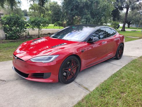 Used 2019 Tesla Model S Performance image 1