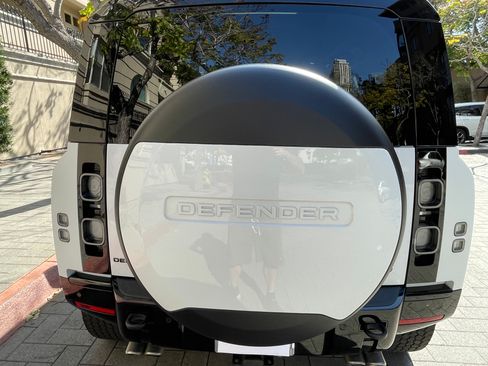 Used 2023 Land Rover Defender 110 image 16