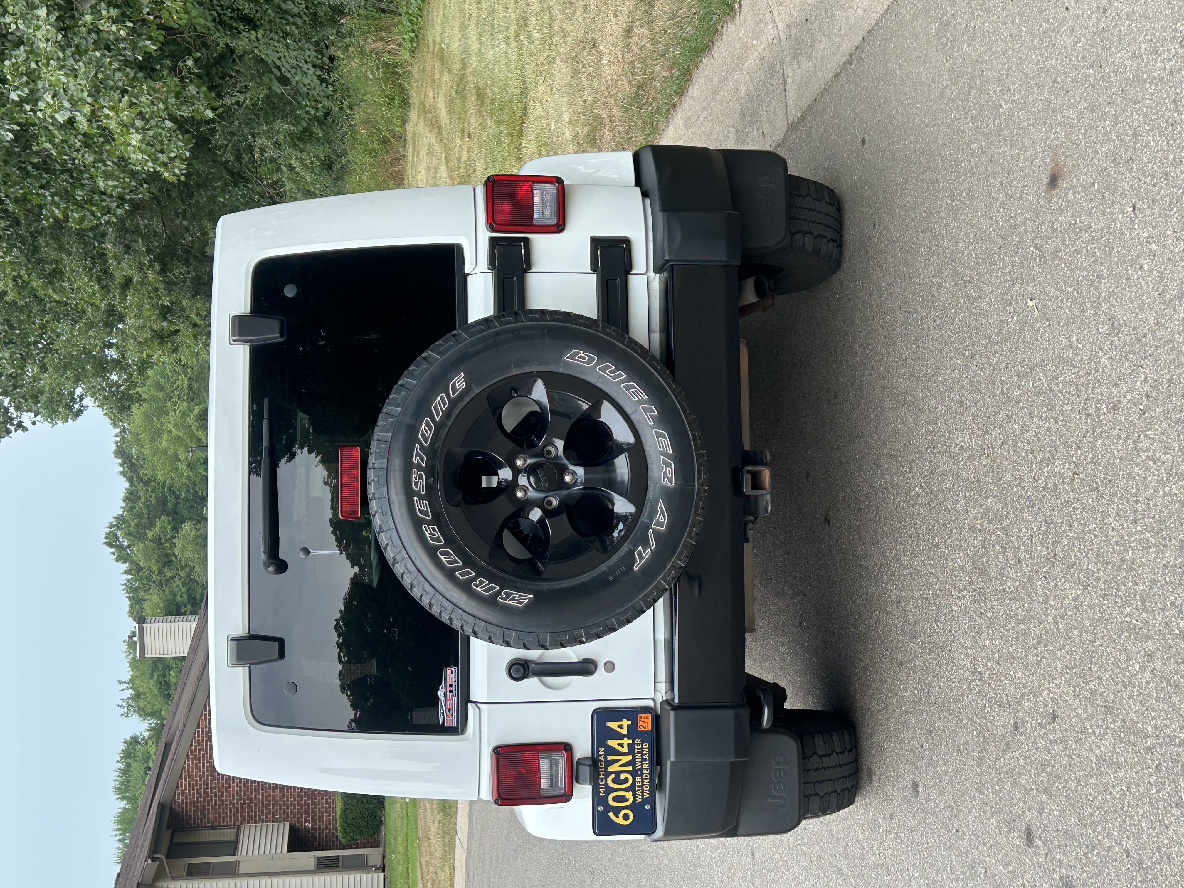 Used 2015 Jeep Wrangler Unlimited Sahara AWD/4WD image 2