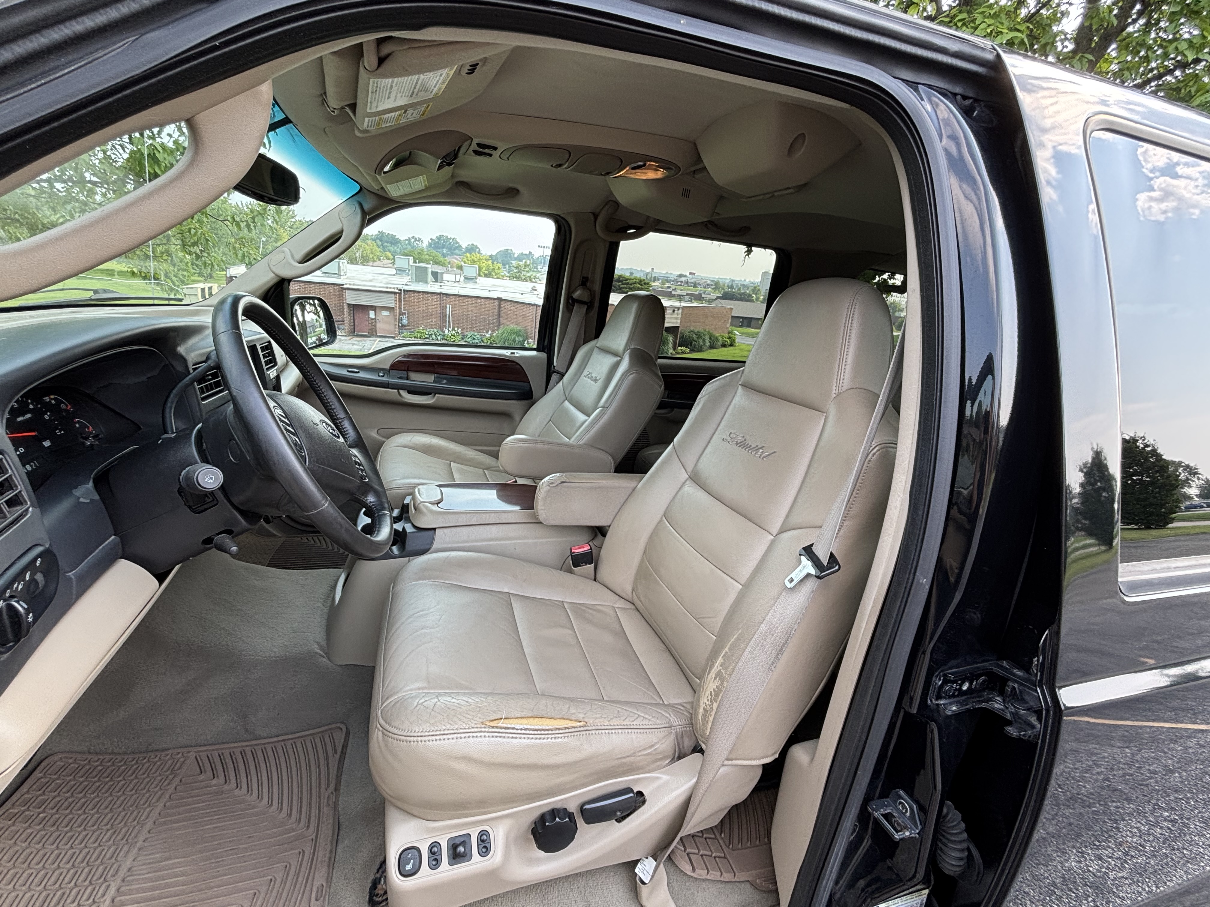 Used 2005 Ford Excursion Limited AWD/4WD image 10