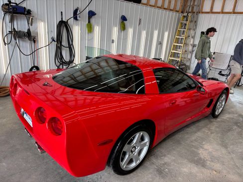 Used 1997 Chevrolet Corvette Coupe w/ Performance Handling Pkg image 2