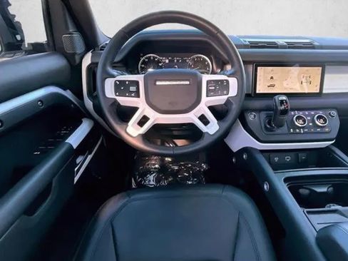 Used 2023 Land Rover Defender 110 S image 8