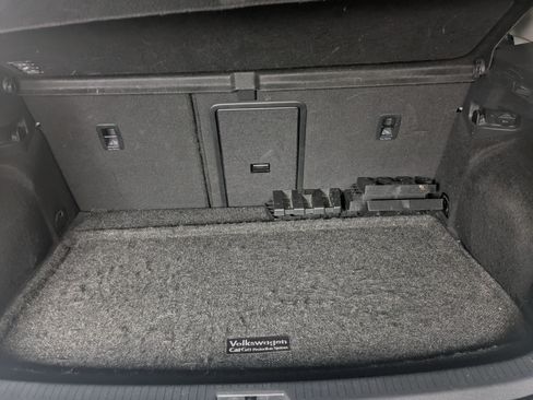 Used 2017 Volkswagen Golf S image 13