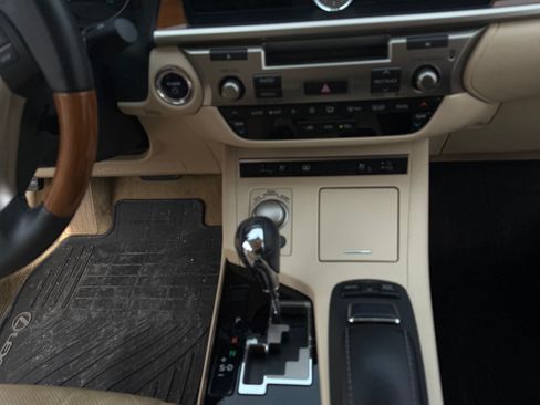 Used 2014 Lexus ES 300h 300h Sedan 4D image 17