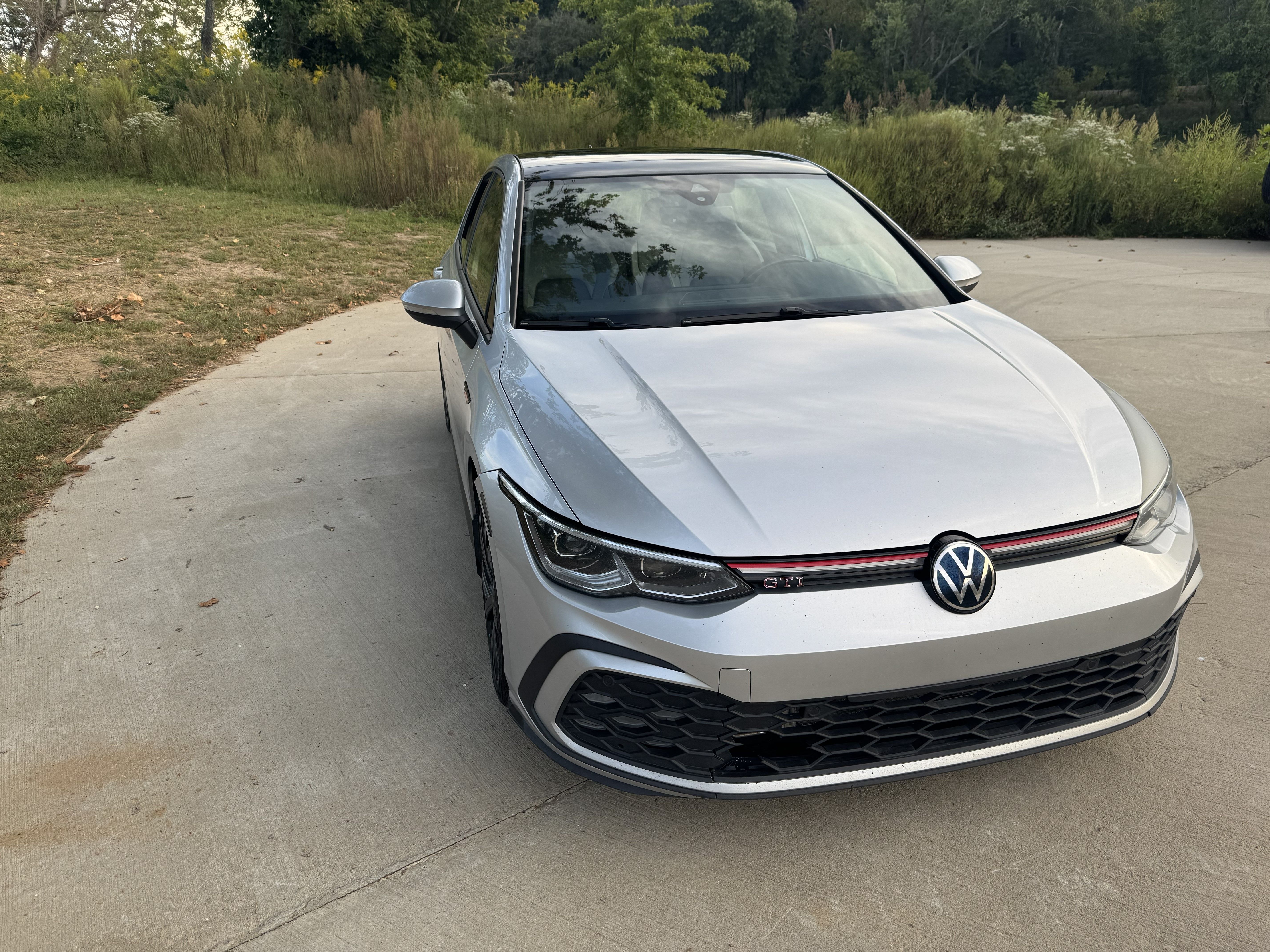 Used 2022 Volkswagen GTI SE FWD image 10
