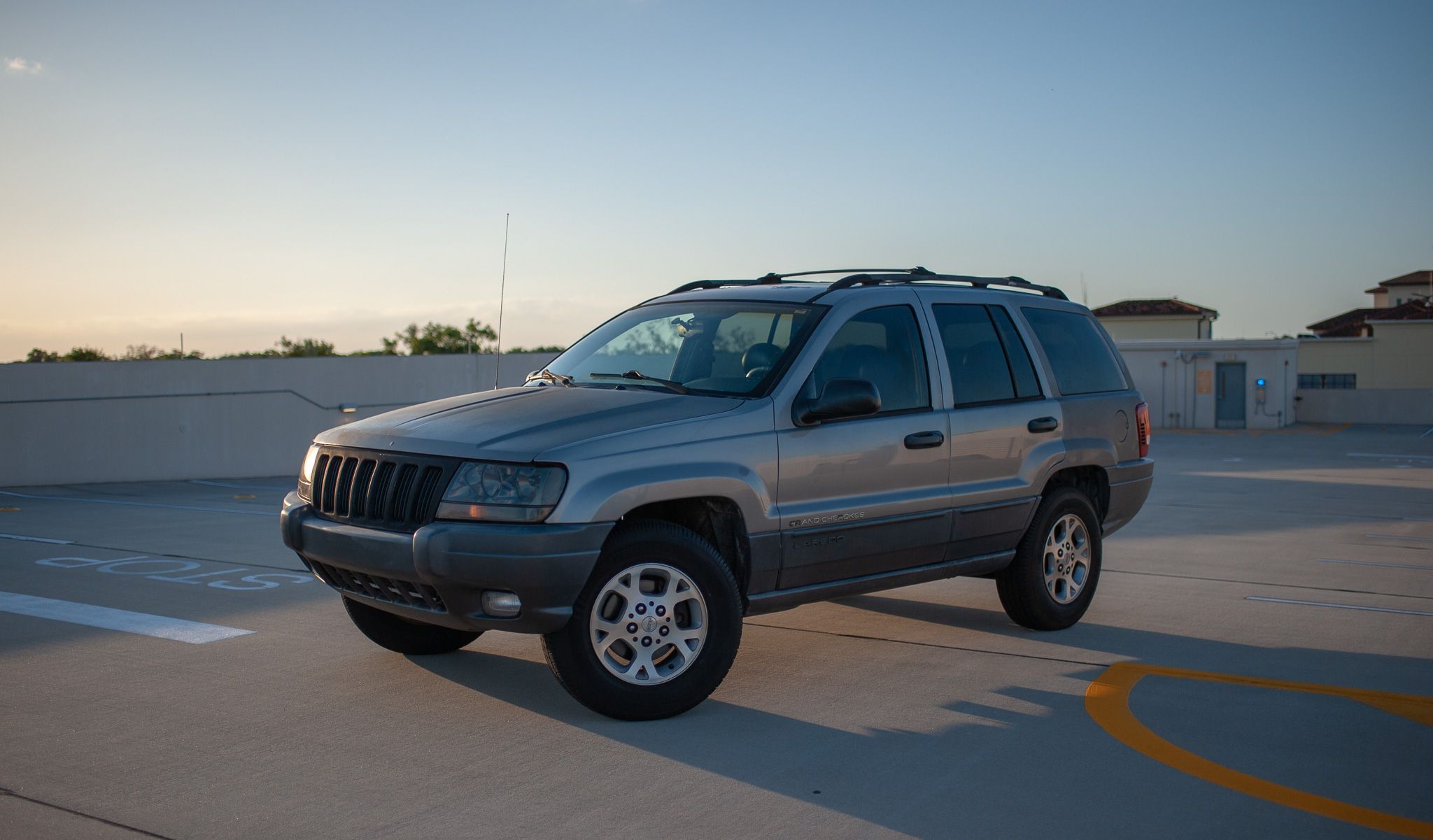 Used 2001 Jeep Grand Cherokee Laredo RWD image 1