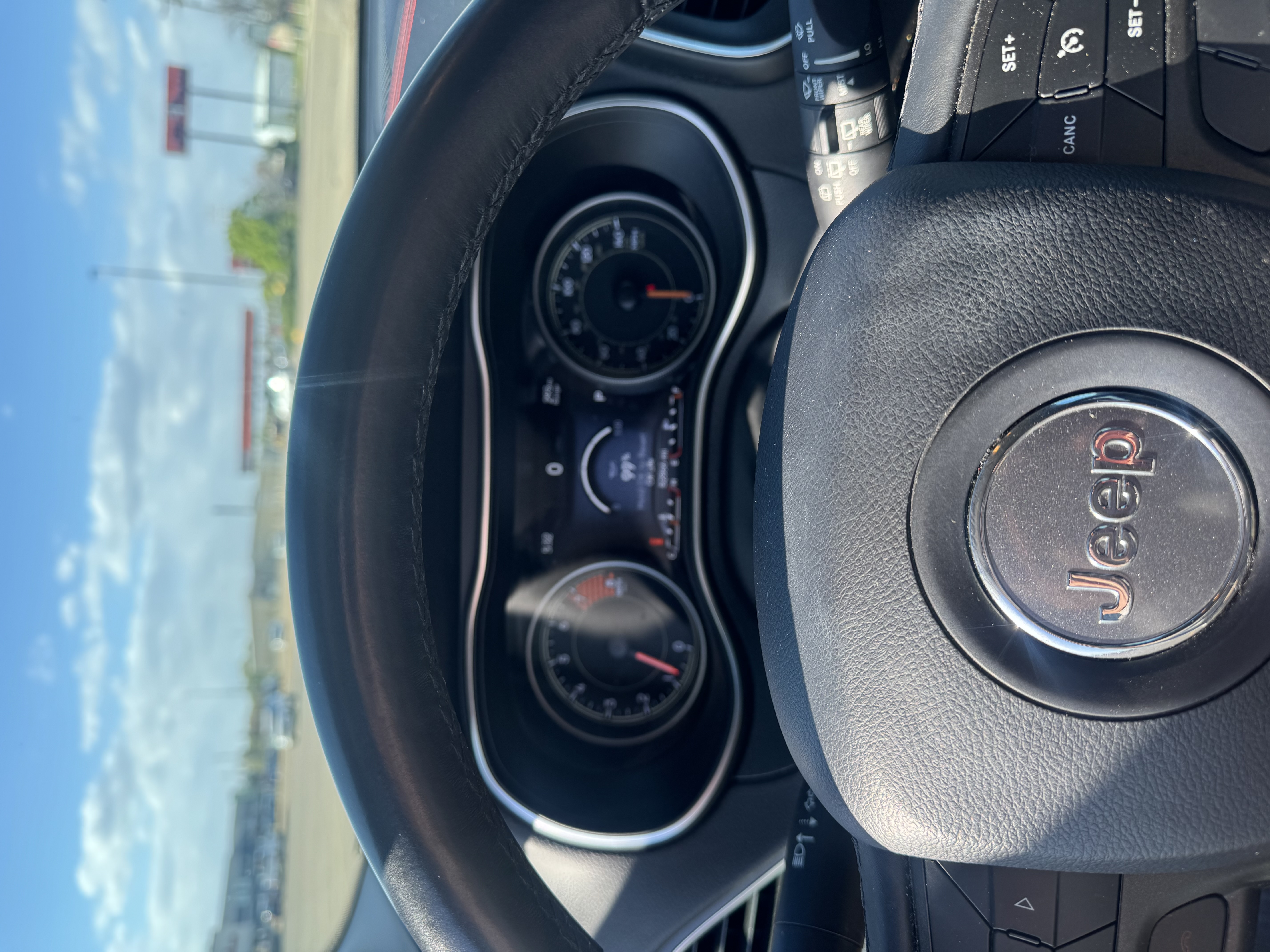 Used 2019 Jeep Cherokee Trailhawk w/ Cold Weather Group AWD/4WD image 15