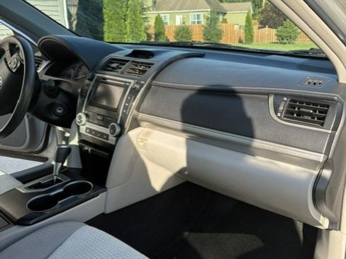 Used 2012 Toyota Camry LE FWD image 13