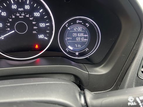 Used 2018 Honda HR-V LX image 14