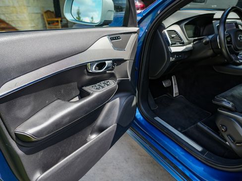 Used 2016 Volvo XC90 T8 R-Design image 6