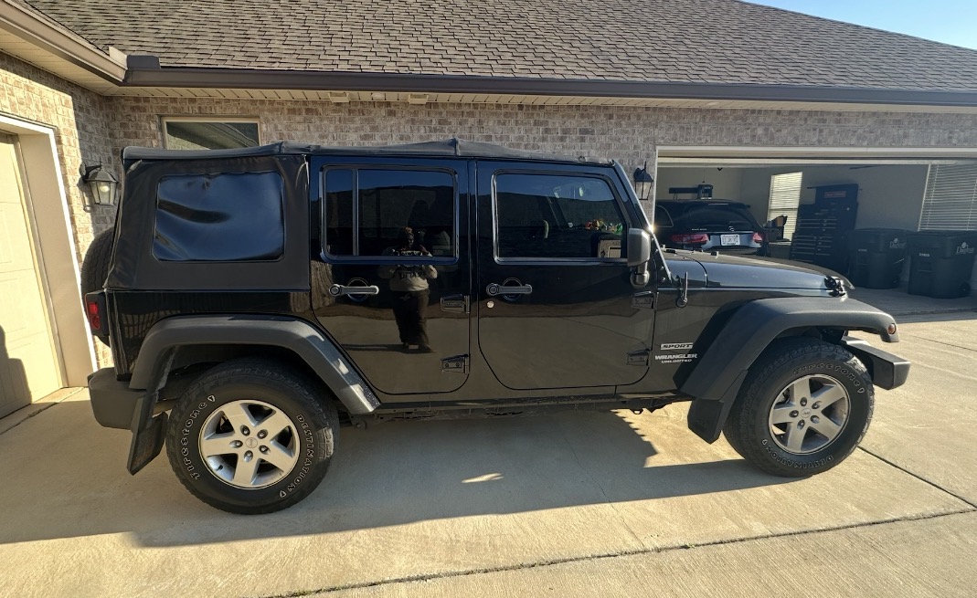 Used 2015 Jeep Wrangler Unlimited Sport w/ Quick Order Package 24S AWD/4WD image 2