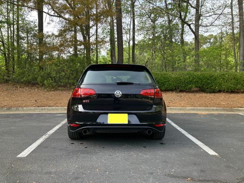 Used 2017 Volkswagen GTI SE image 9