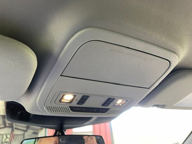 Used 2022 Ford Explorer XLT w/ Equipment Group 202A AWD/4WD image 27