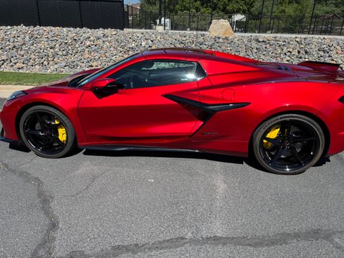 Used 2025 Chevrolet Corvette E-Ray AWD/4WD image 1