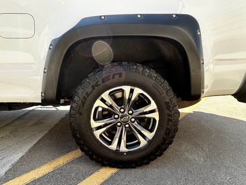 Used 2021 Chevrolet Colorado Z71 AWD/4WD image 10