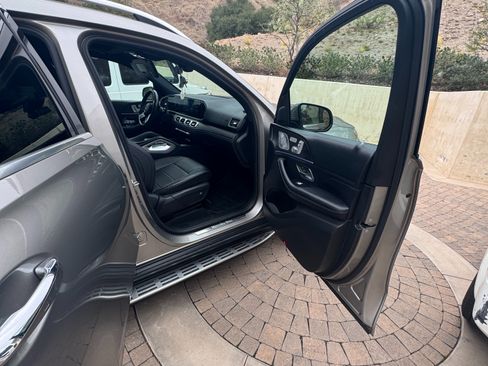 Used 2020 Mercedes-Benz GLS 450 4MATIC image 27