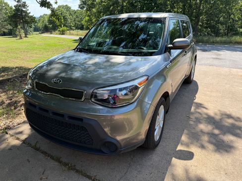 Used 2016 Kia Soul FWD image 1