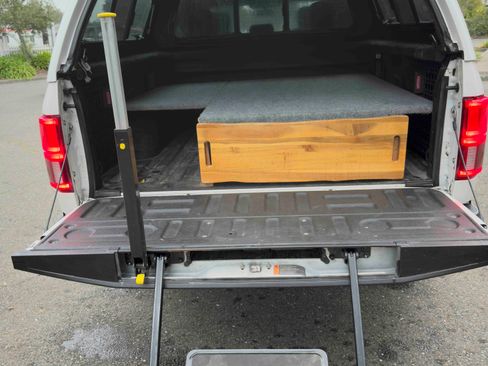 Used 2018 Ford F150 Platinum w/ Equipment Group 701A Luxury image 20