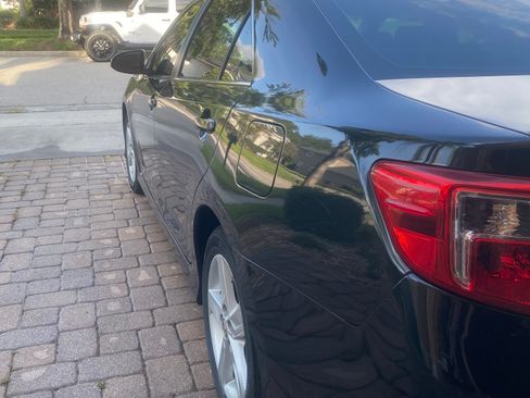 Used 2013 Toyota Camry SE w/ Leather Pkg FWD image 9