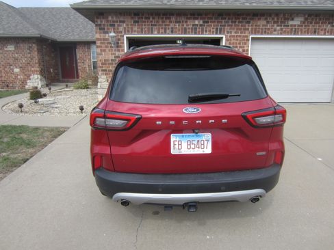 Used 2023 Ford Escape SE w/ Class II Trailer Tow Package image 5