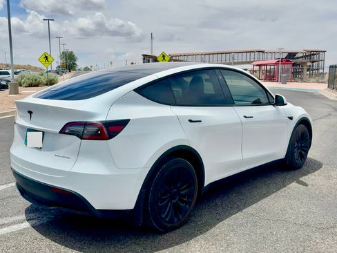 Used 2023 Tesla Model Y Long Range AWD/4WD image 5