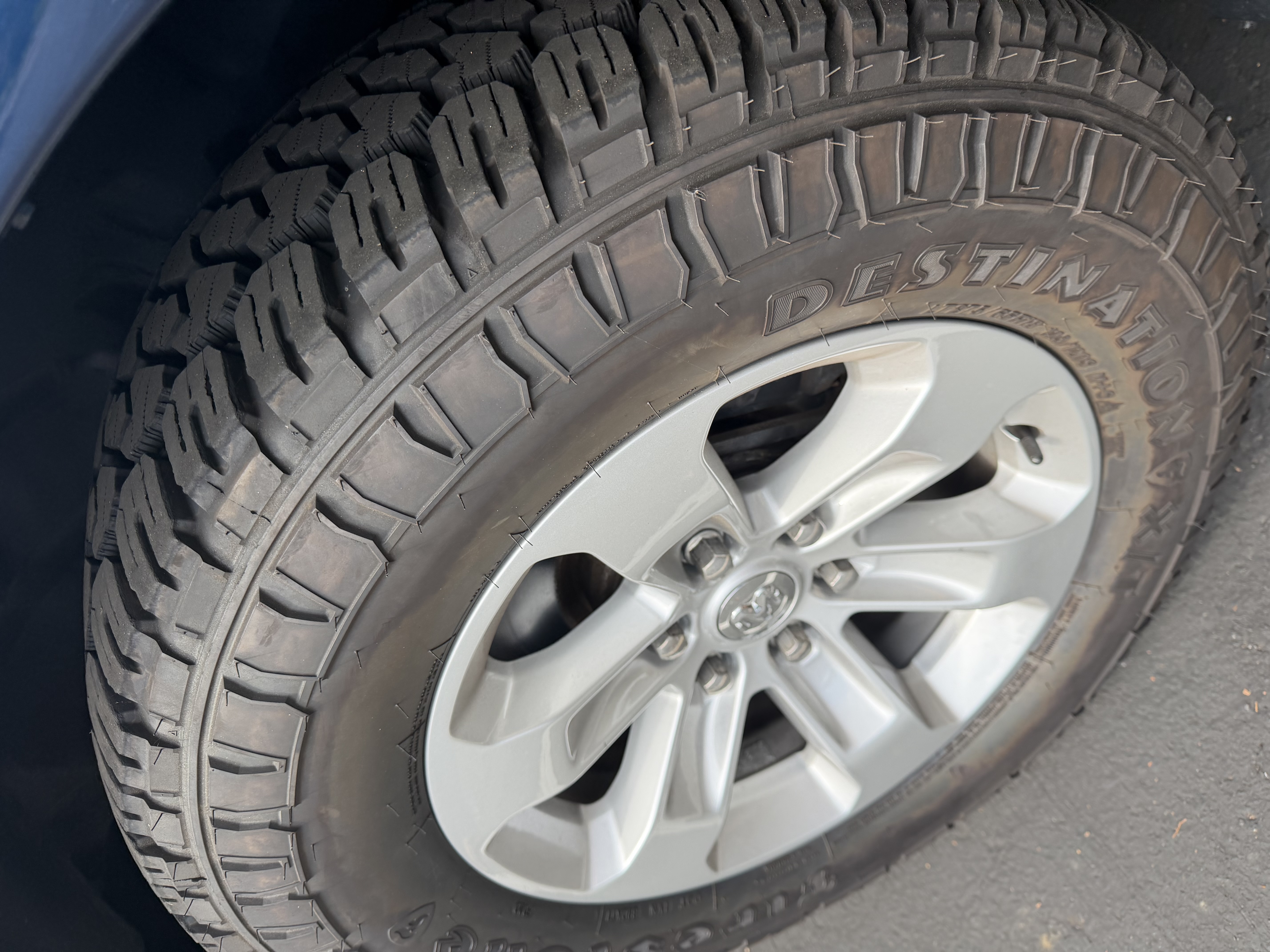 Used 2019 RAM 1500 Laramie AWD/4WD image 14