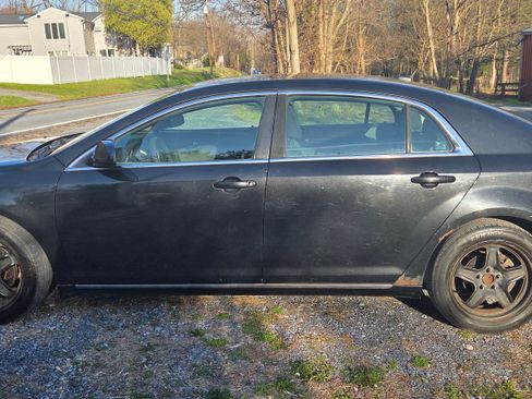 Used 2010 Chevrolet Malibu LT w/ Power Convenience Package image 2