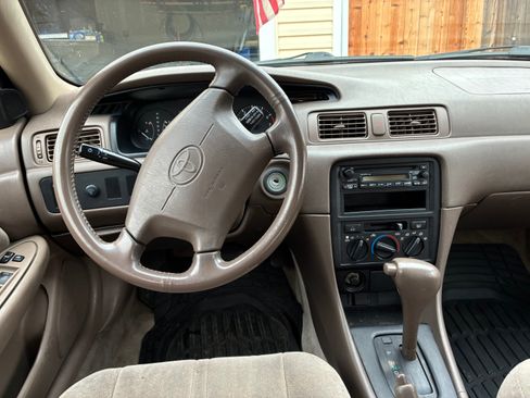 Used 1998 Toyota Camry XLE image 6