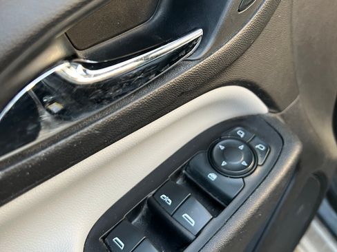 Used 2019 Chevrolet Equinox LT image 9