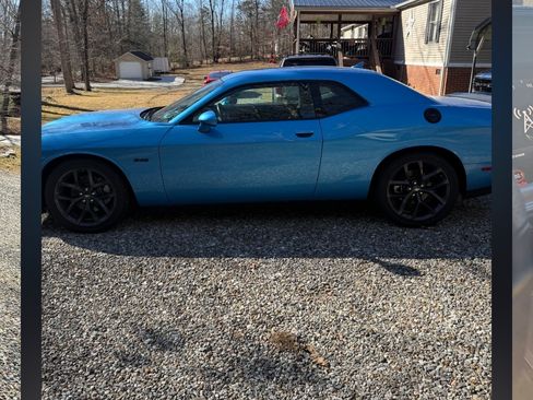 Used 2023 Dodge Challenger R/T w/ Plus Package image 8