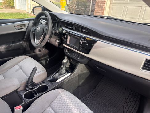 Used 2016 Toyota Corolla LE image 10