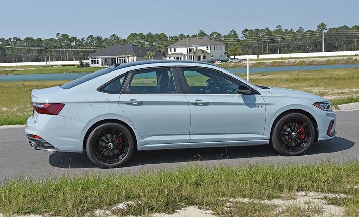 Used 2025 Volkswagen Jetta GLI Autobahn w/ GLI Black Package FWD image 1
