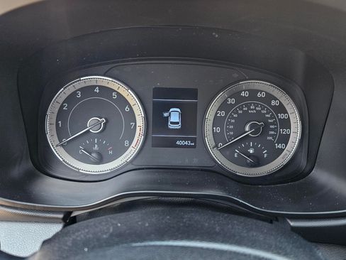 Used 2022 Hyundai Venue Limited w/ Cargo Package image 9