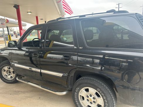 Used 2005 GMC Yukon SLT w/ SLT Preferred Equipment Group image 1